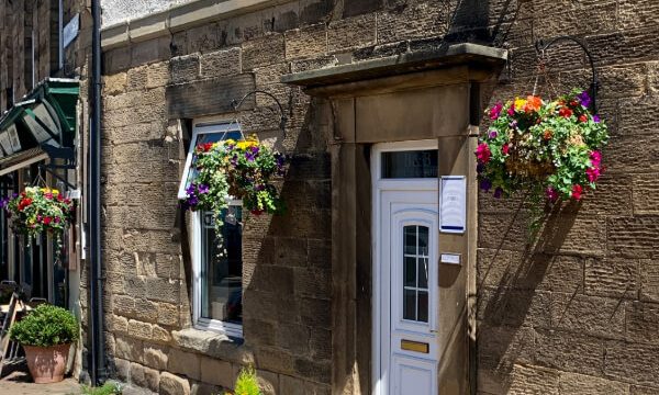building front with hanging baskets